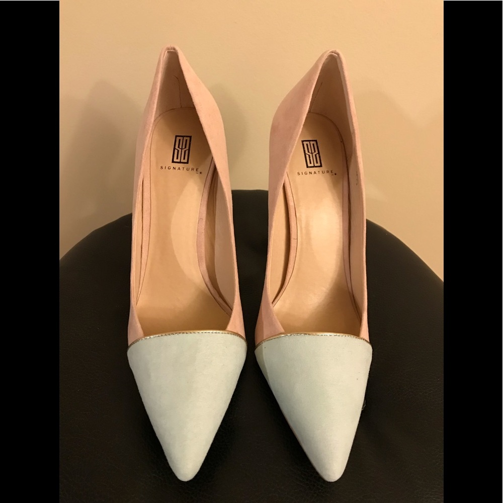 Pastel pumps with gold detail. Never worn!!